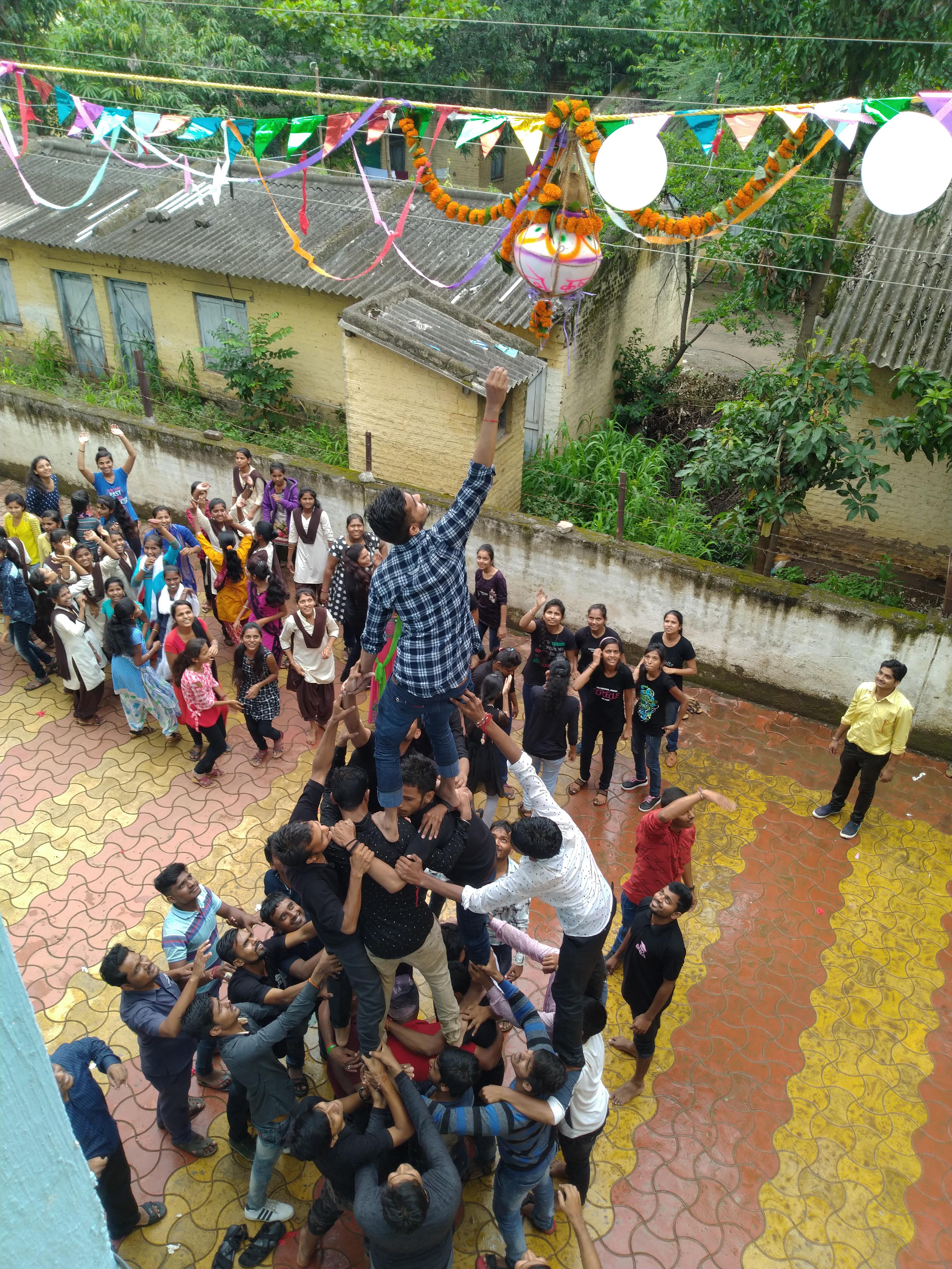 Dahi_Handi_Festival